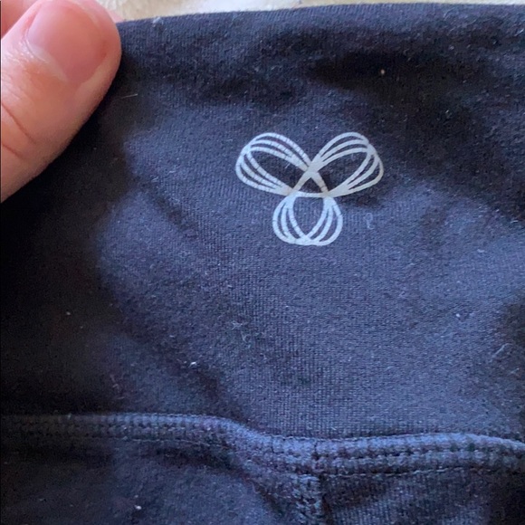 ❤️ TNA Leggings - Picture 2 of 4